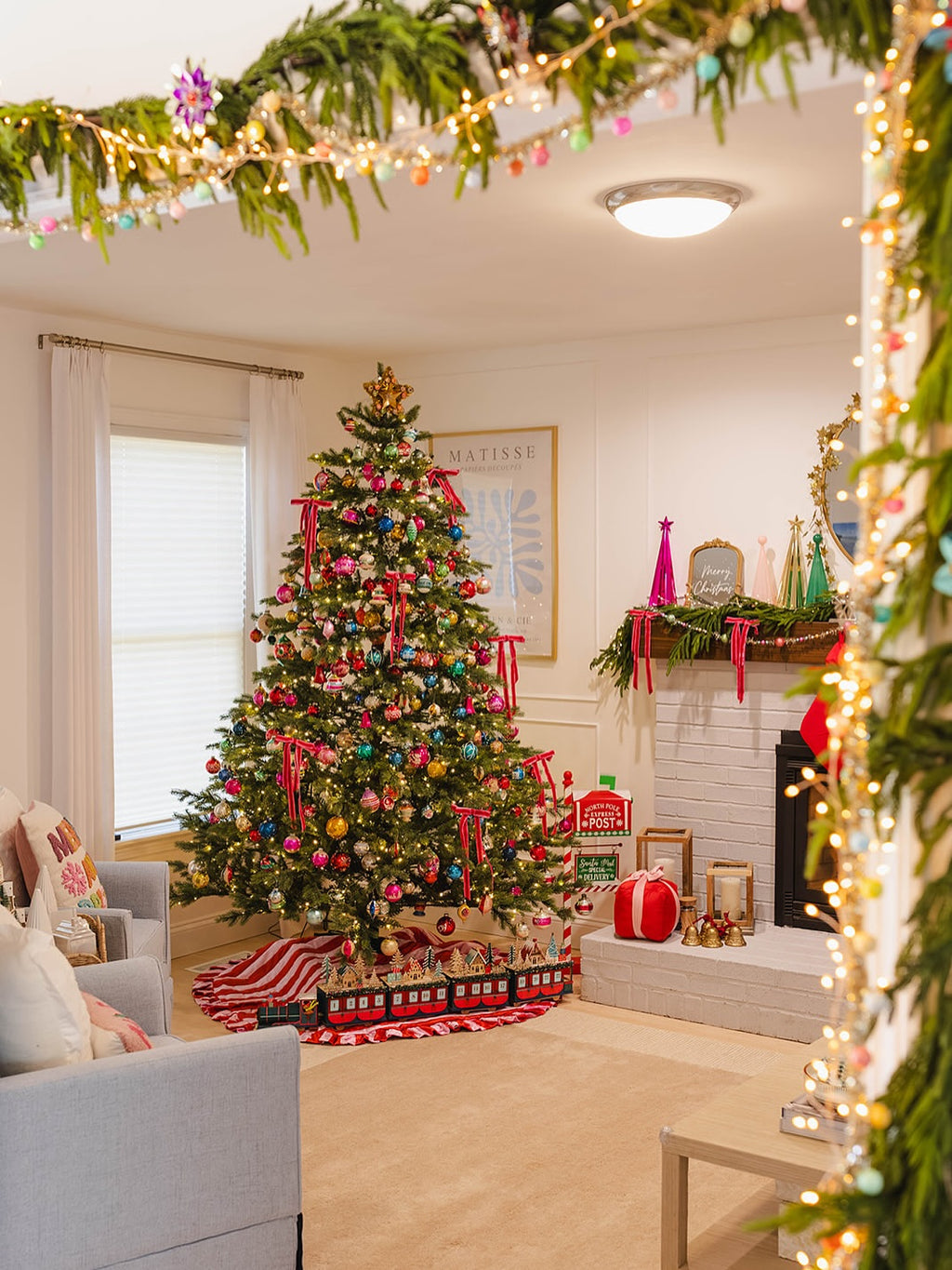 9' Rushmore Fir Artificial Christmas Tree 1000 Warm White LED Lights